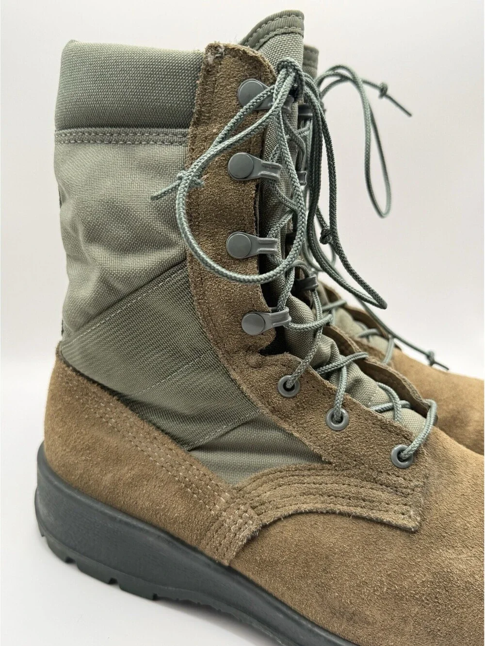 Belleville Military Safety Toe Combat Boots Sz 10.5R Coyote Vibram EH ASTM F2413